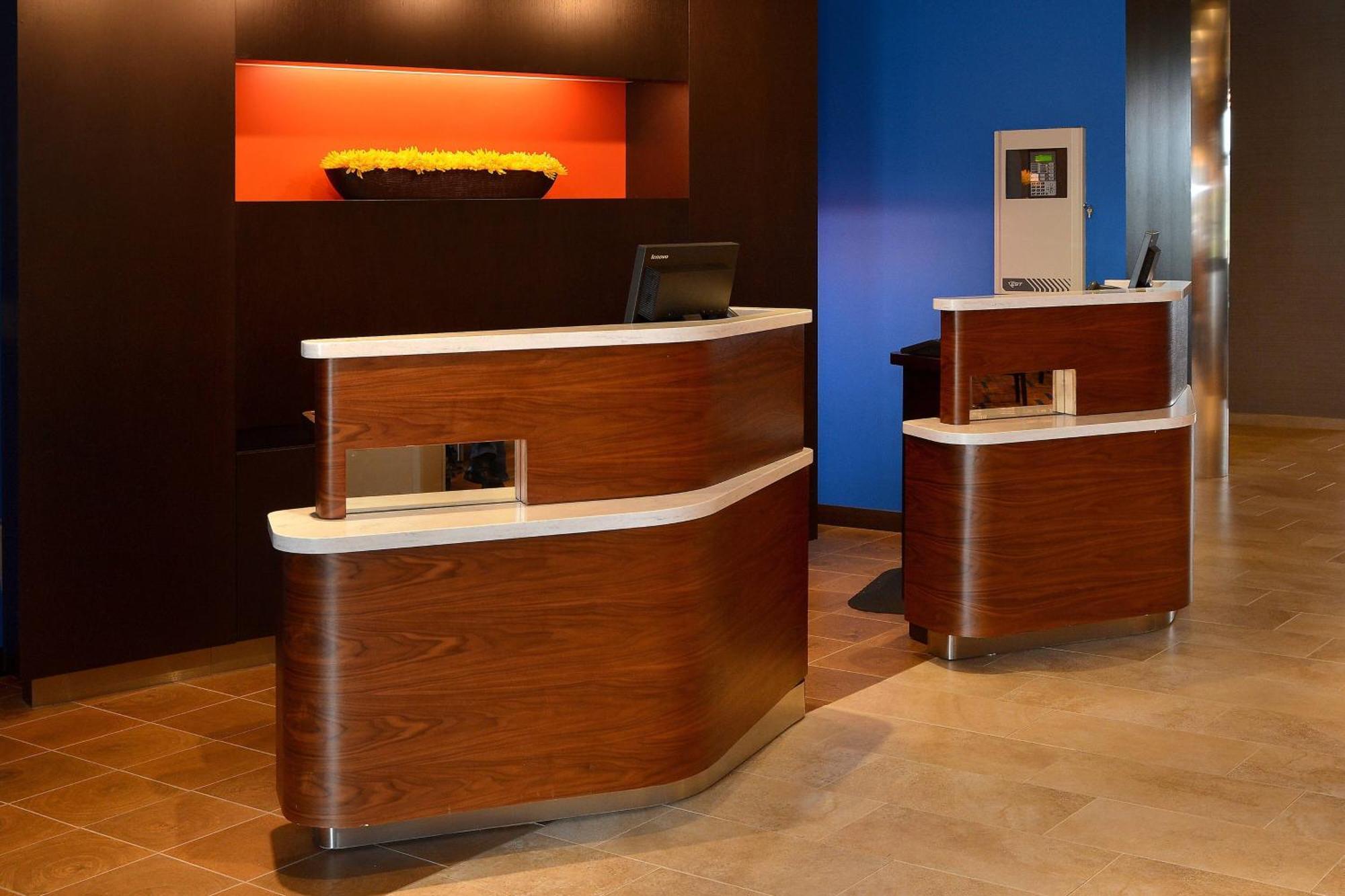 Courtyard By Marriott Youngstown Canfield Buitenkant foto