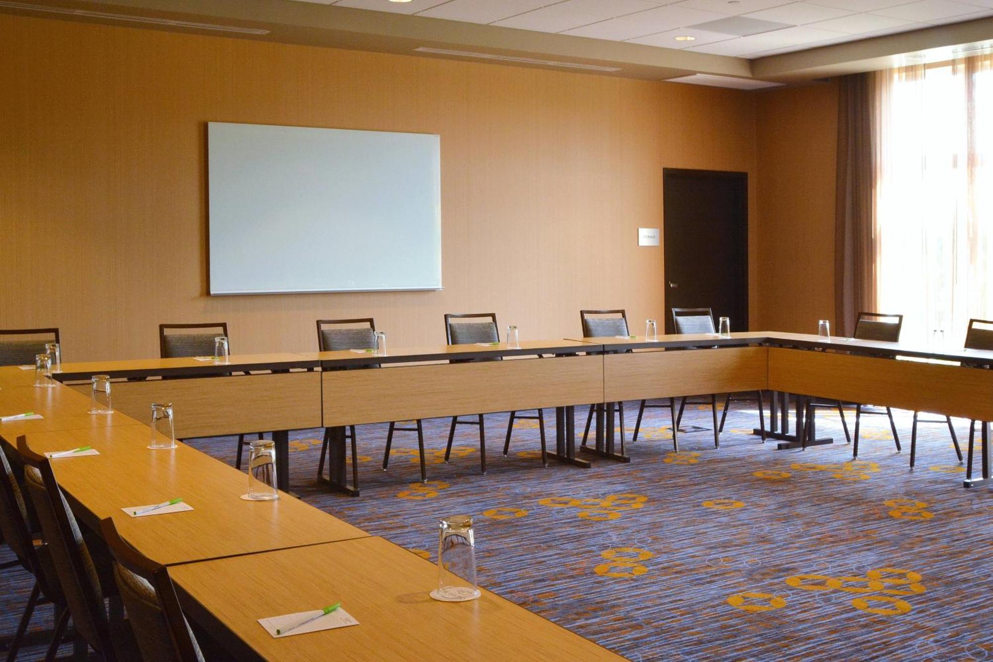 Courtyard By Marriott Youngstown Canfield Buitenkant foto
