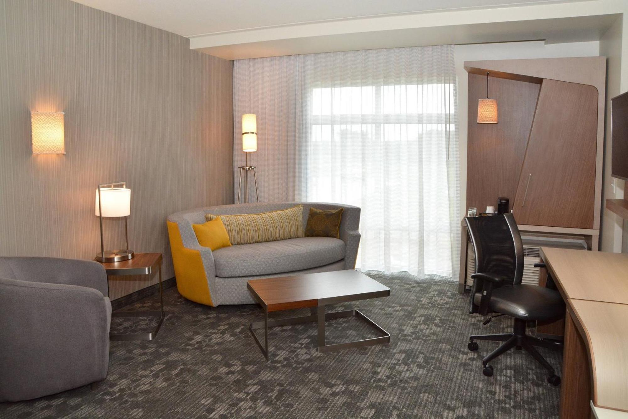 Courtyard By Marriott Youngstown Canfield Buitenkant foto